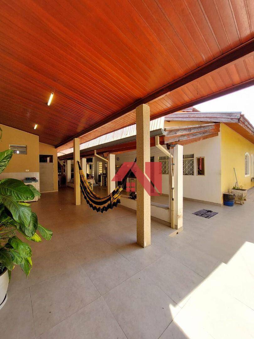 Casa à venda com 3 quartos, 185m² - Foto 1