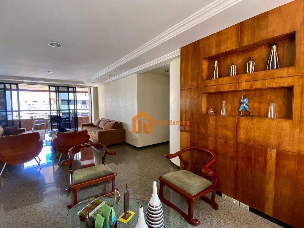 Apartamento à venda com 3 quartos, 247m² - Foto 2