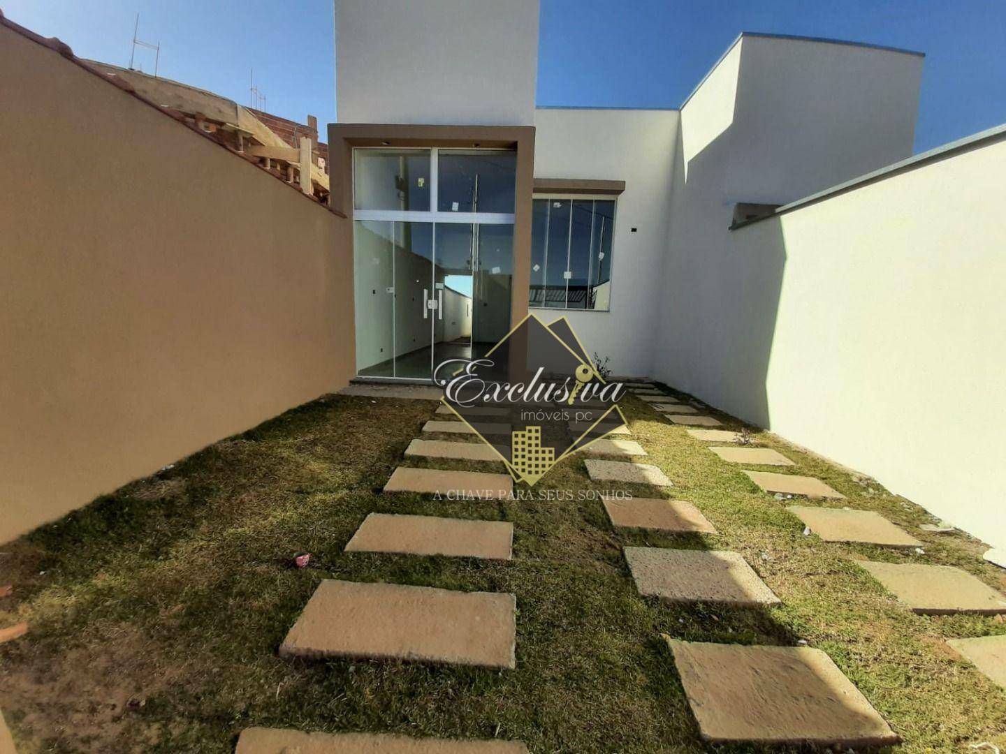 Casa à venda com 2 quartos, 80m² - Foto 1