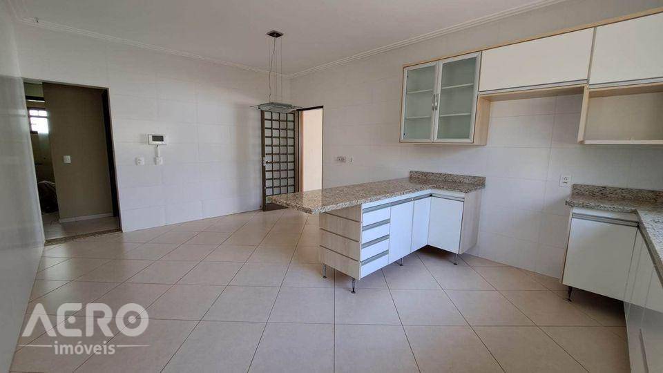 Casa à venda com 3 quartos, 260m² - Foto 5