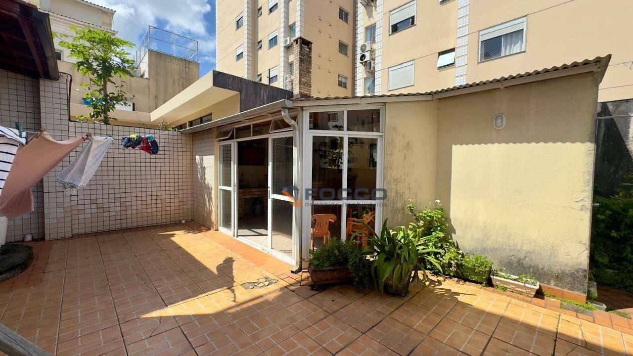 Casa à venda com 5 quartos, 320m² - Foto 8