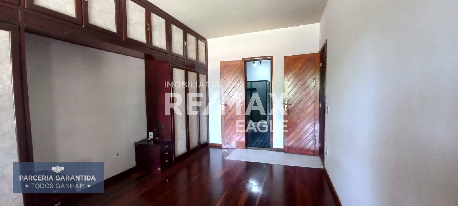 Casa à venda com 5 quartos, 333m² - Foto 17