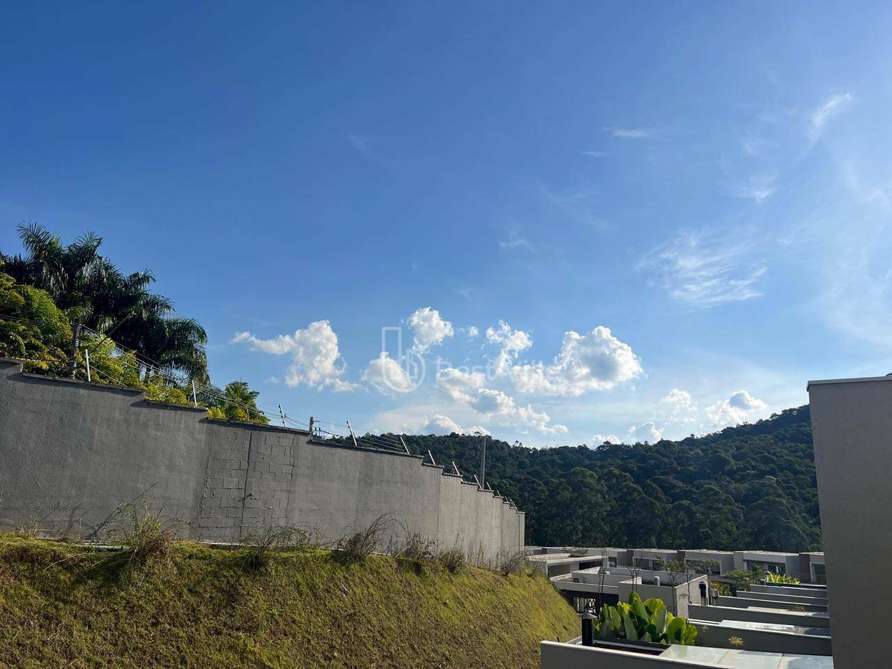 Casa de Condomínio à venda e aluguel com 3 quartos, 200m² - Foto 3