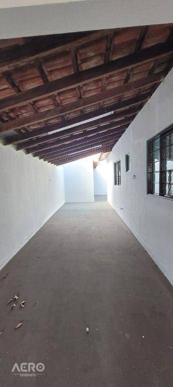 Casa à venda com 3 quartos, 130m² - Foto 1