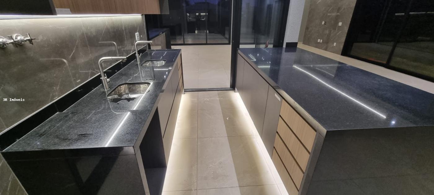 Casa de Condomínio à venda com 4 quartos, 420m² - Foto 13