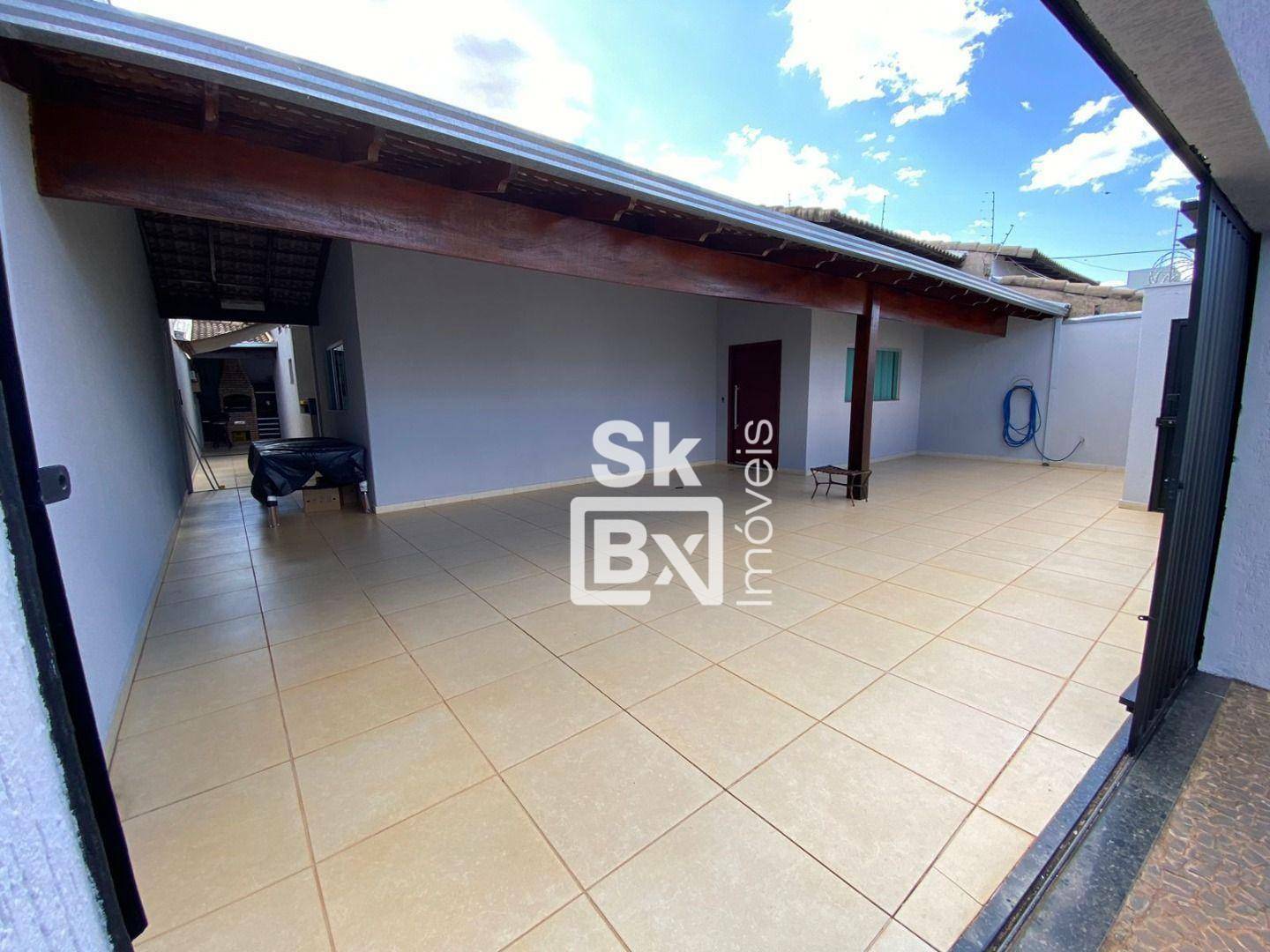 Casa à venda com 3 quartos, 183m² - Foto 2