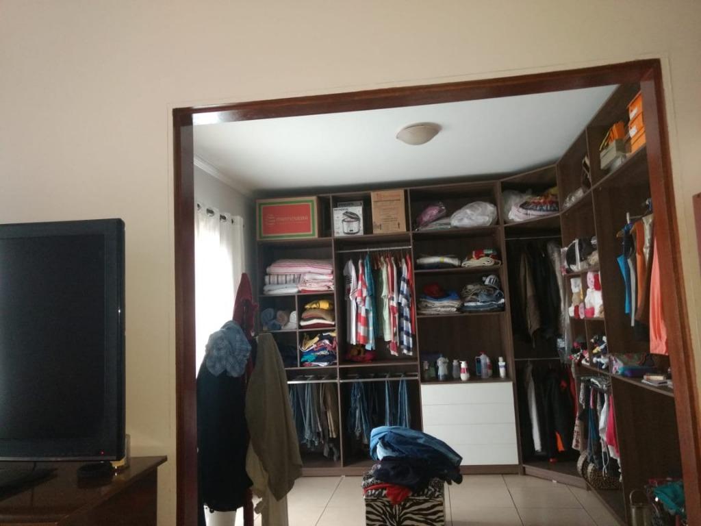 Sobrado à venda com 4 quartos, 200m² - Foto 4