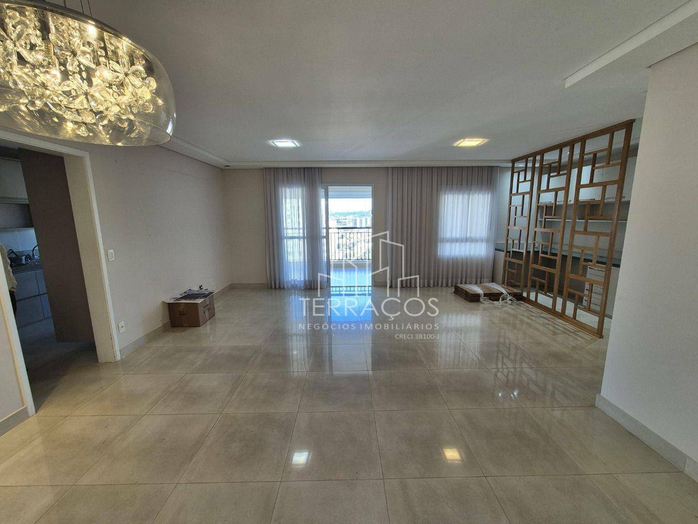 Apartamento à venda com 3 quartos, 166m² - Foto 2