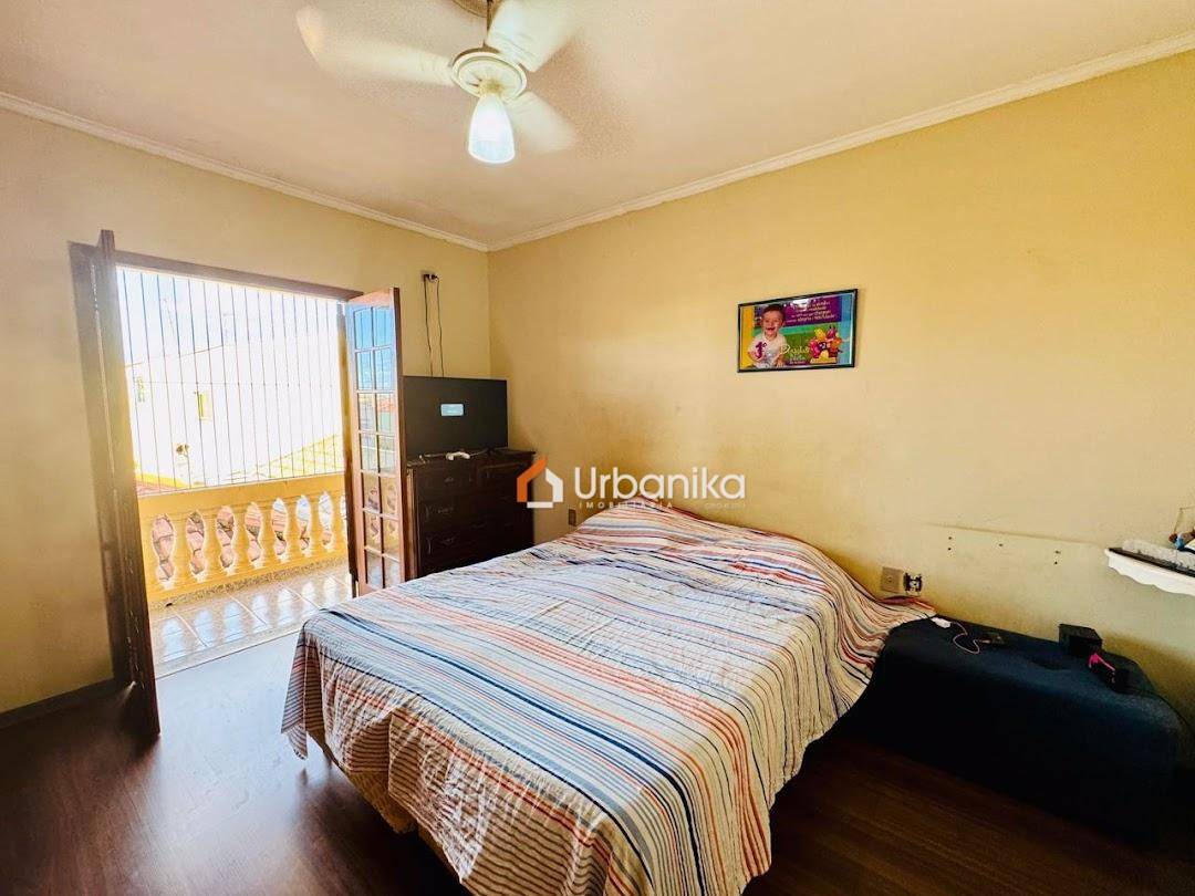 Casa, 3 quartos, 198 m² - Foto 2