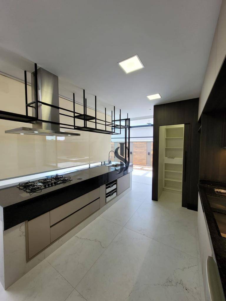 Casa à venda com 4 quartos, 250m² - Foto 16