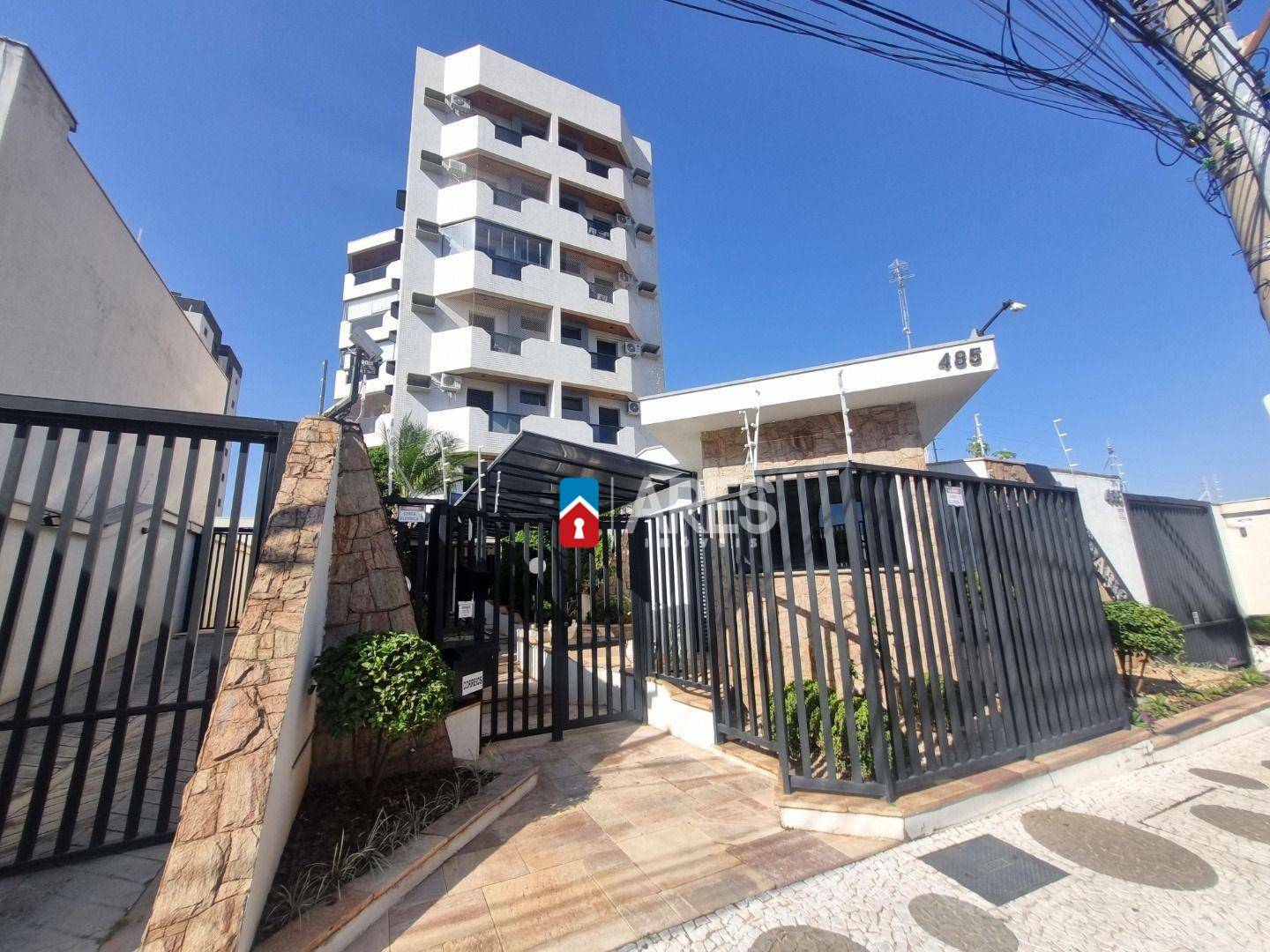 Apartamento para alugar com 4 quartos, 236m² - Foto 1