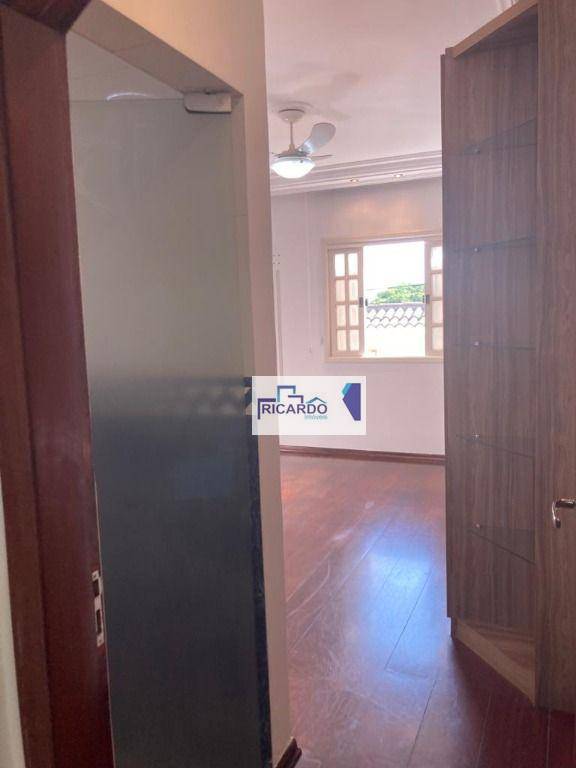 Casa à venda e aluguel com 3 quartos, 250m² - Foto 10