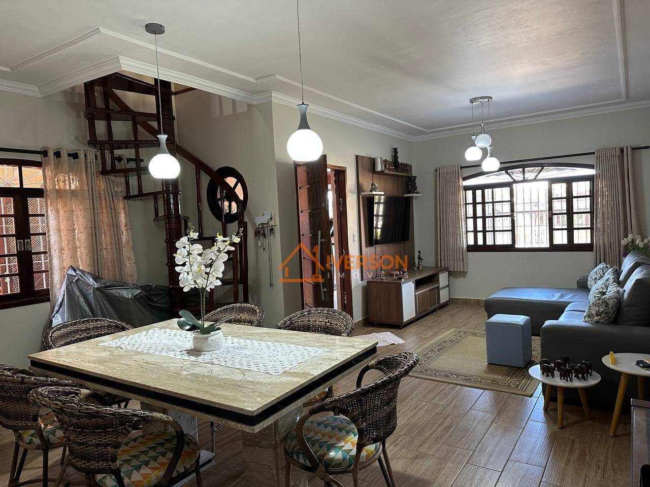 Casa, 3 quartos, 195 m² - Foto 1