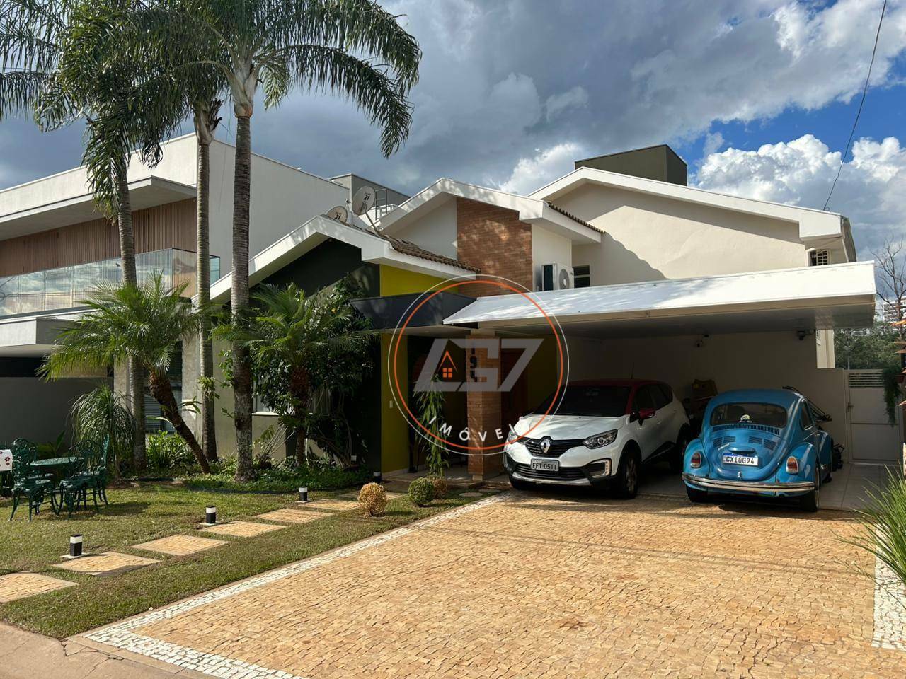Casa de Condomínio para alugar com 3 quartos, 300m² - Foto 1