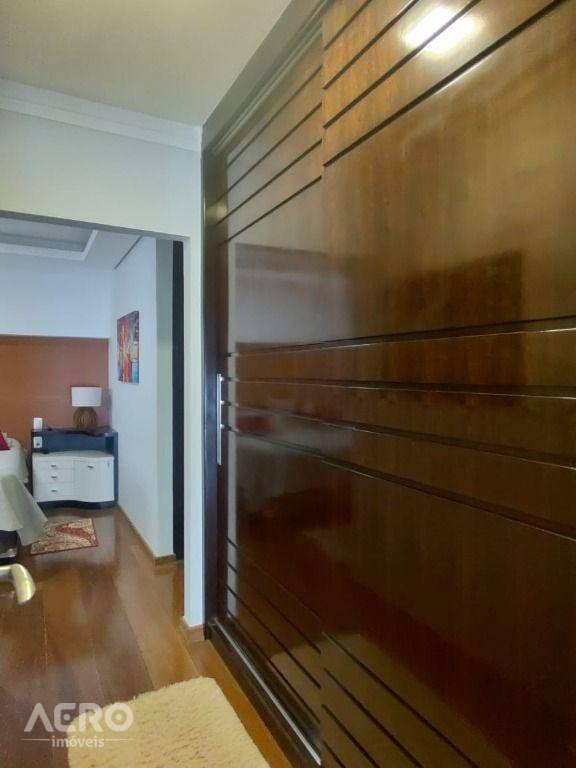 Casa de Condomínio à venda com 3 quartos, 340m² - Foto 47