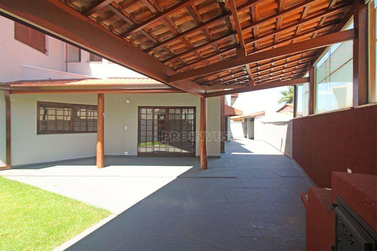 Casa de Condomínio à venda com 3 quartos, 330m² - Foto 2