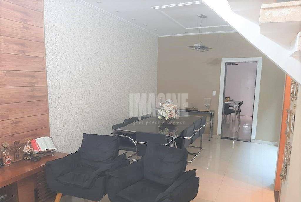 Sobrado à venda com 5 quartos, 200m² - Foto 1