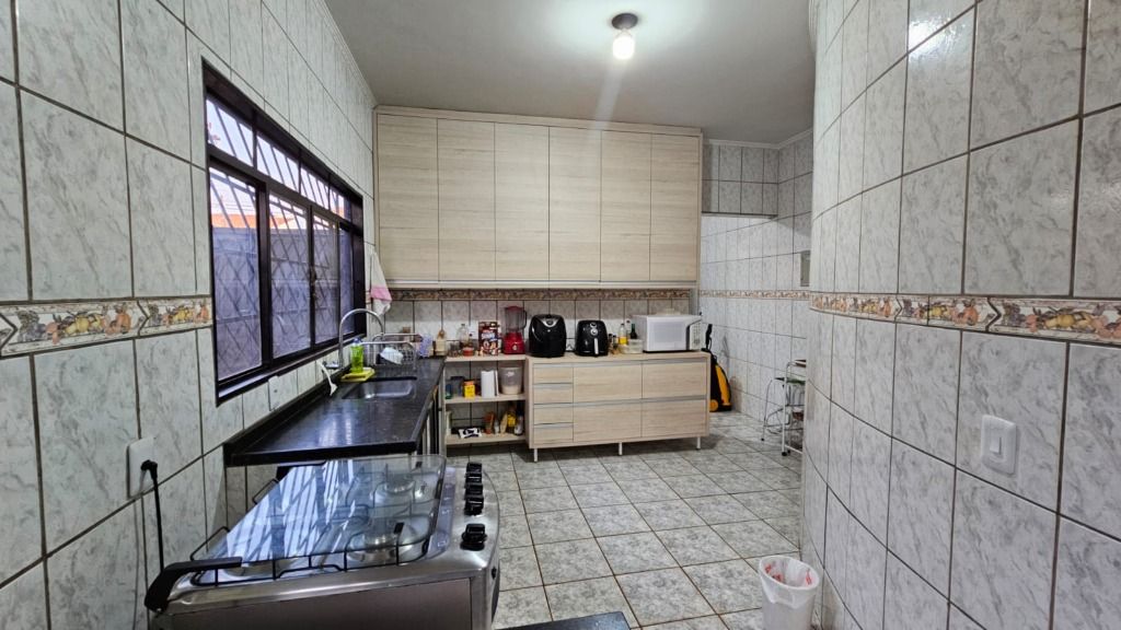 Casa à venda com 5 quartos, 196m² - Foto 6