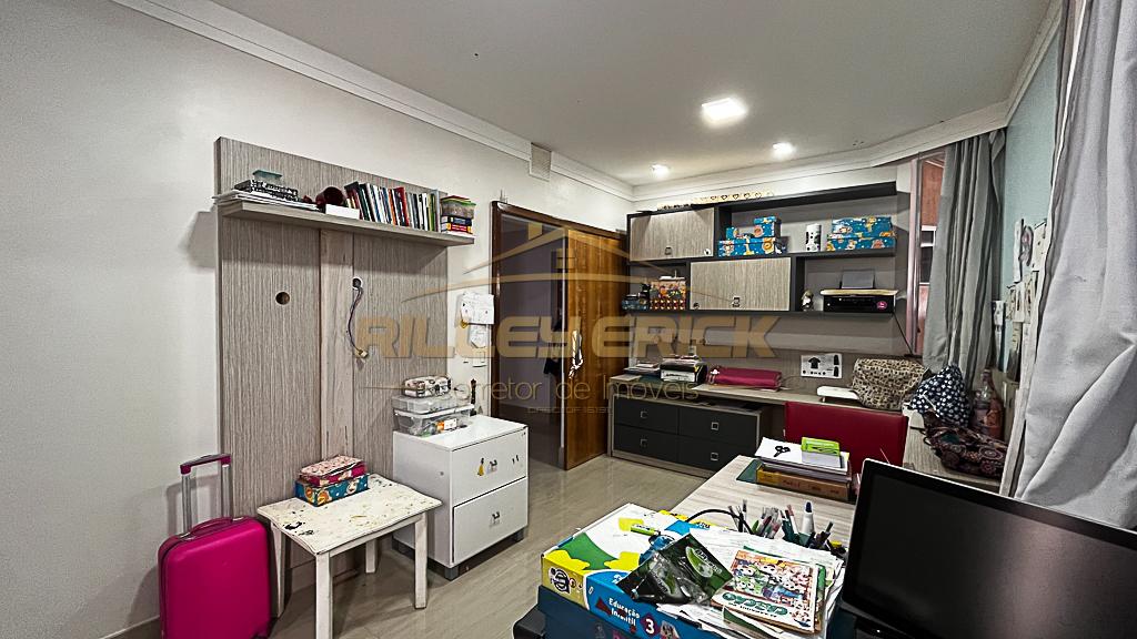 Casa à venda com 4 quartos, 260m² - Foto 17