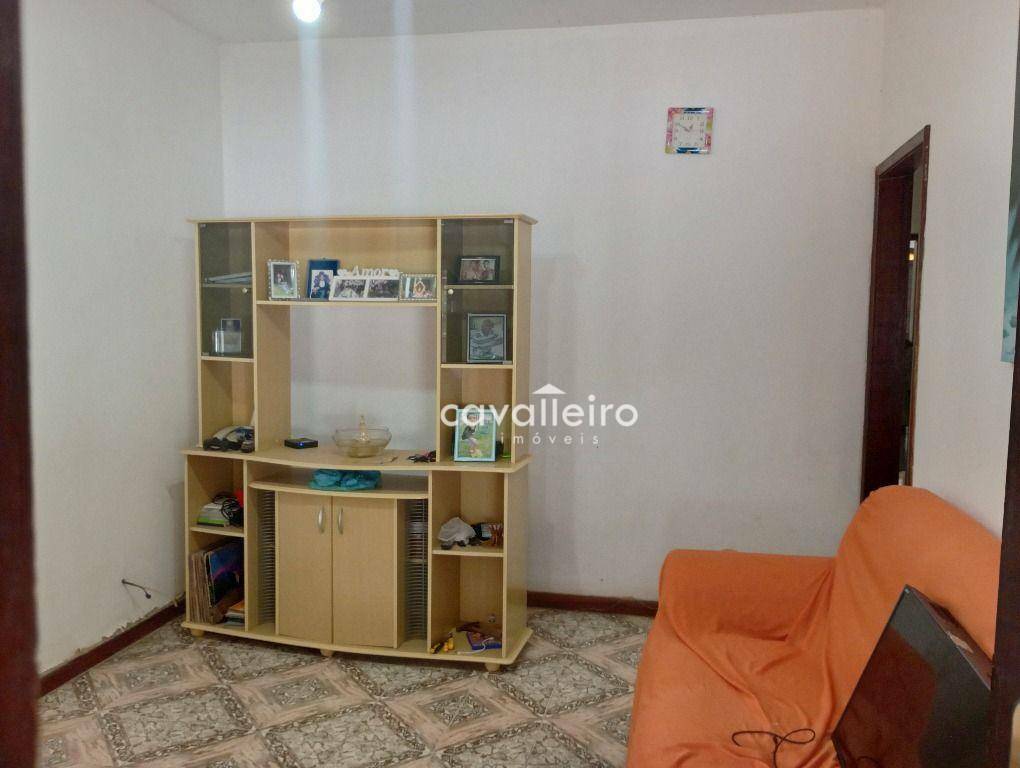 Casa à venda com 5 quartos, 220m² - Foto 6