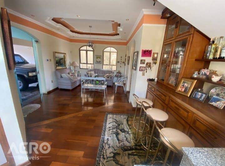 Casa à venda com 4 quartos, 250m² - Foto 6