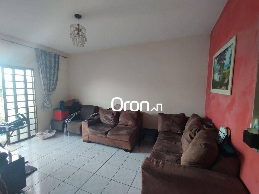 Sobrado à venda com 3 quartos, 180m² - Foto 1
