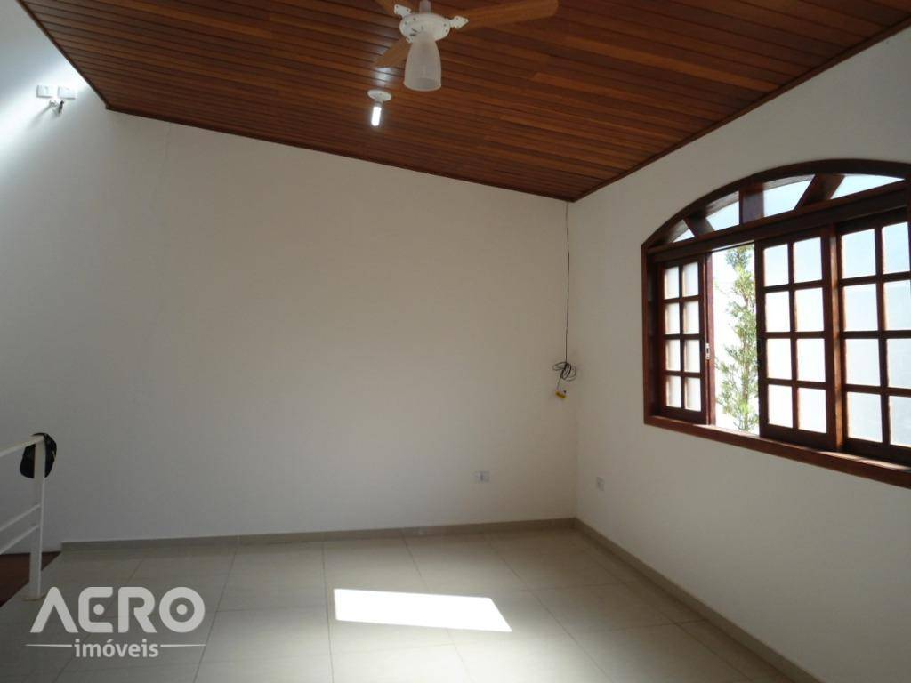 Casa à venda com 3 quartos, 162m² - Foto 9