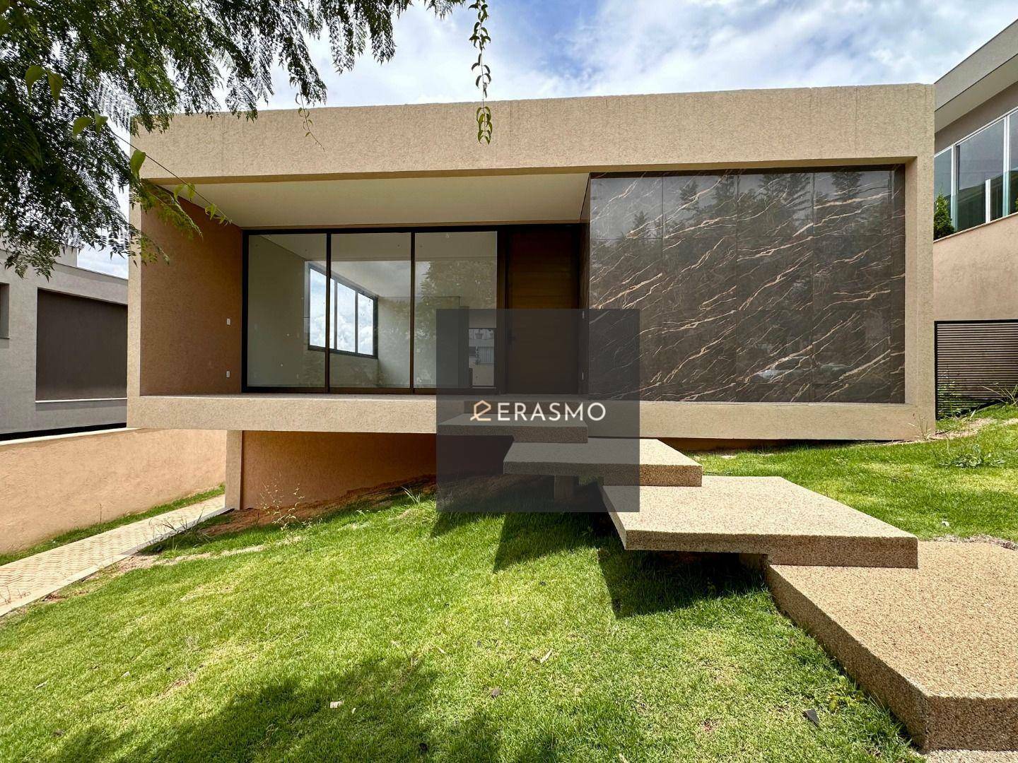 Casa de Condomínio à venda com 4 quartos, 298m² - Foto 2