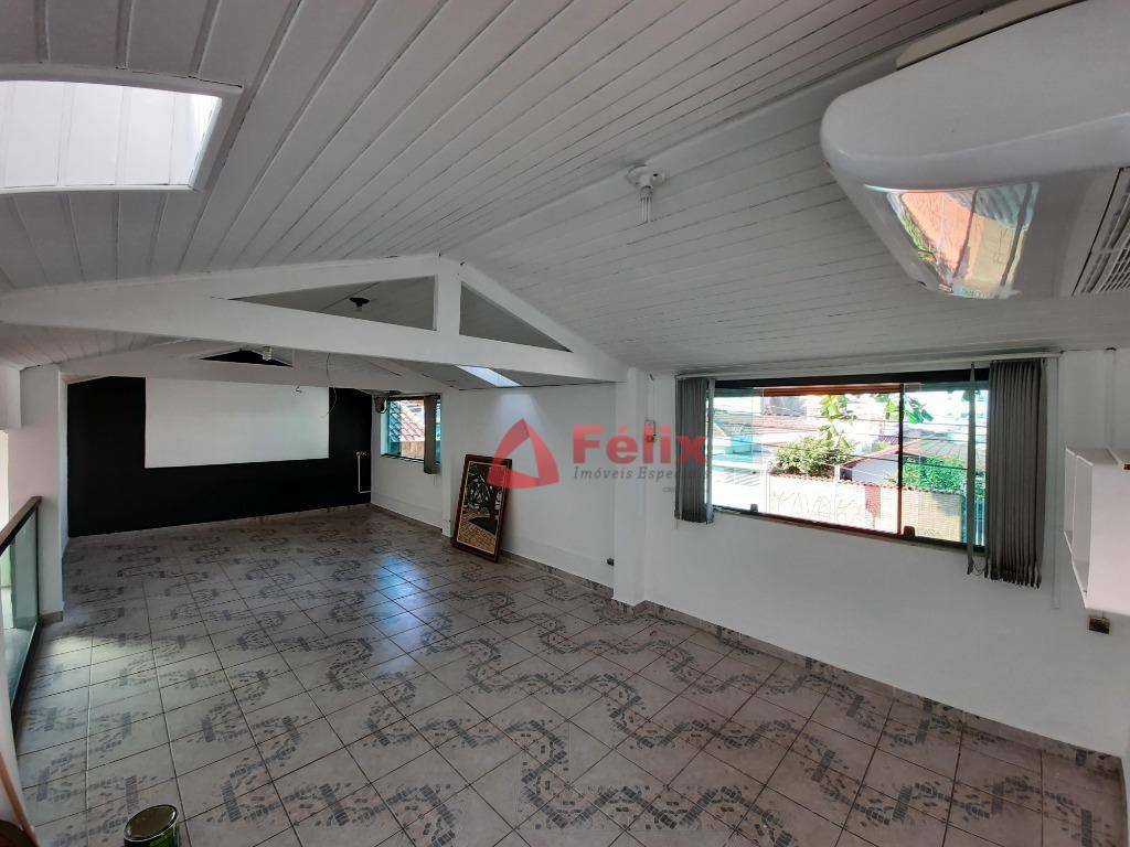 Casa à venda com 3 quartos, 300m² - Foto 11