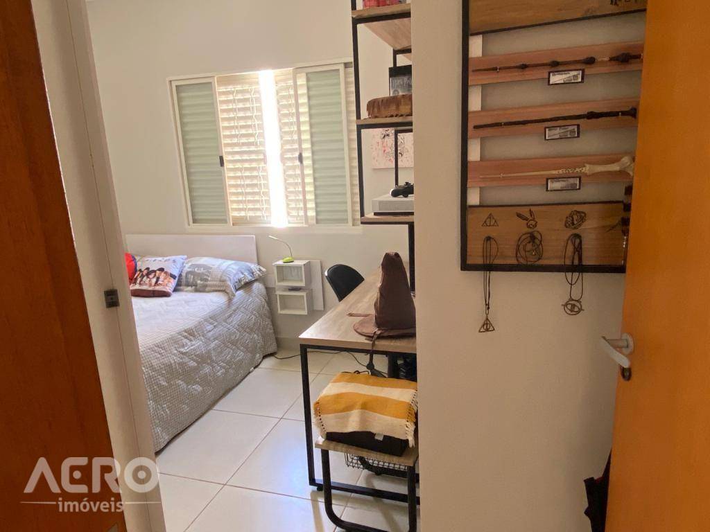 Casa à venda com 3 quartos, 99m² - Foto 7