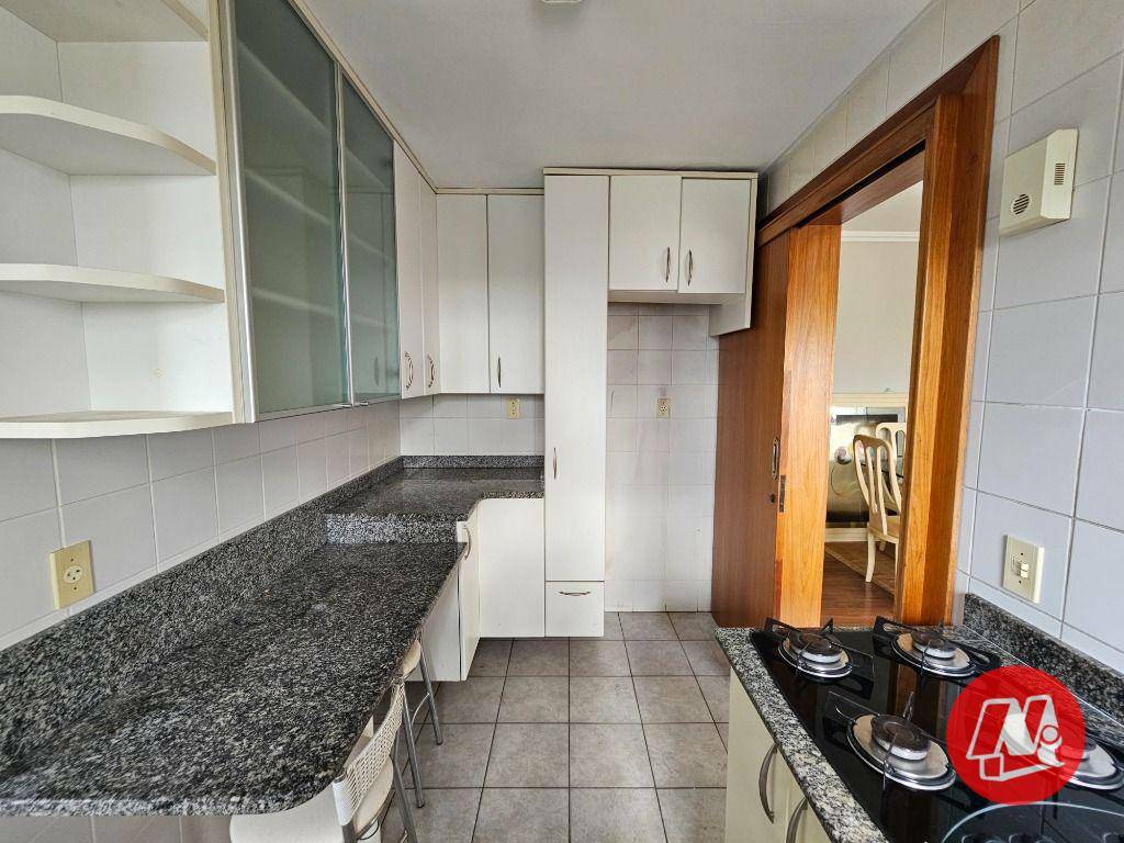 Apartamento para alugar com 3 quartos, 107m² - Foto 14