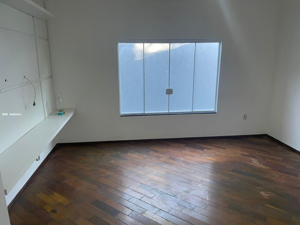 Casa à venda com 2 quartos, 250m² - Foto 8