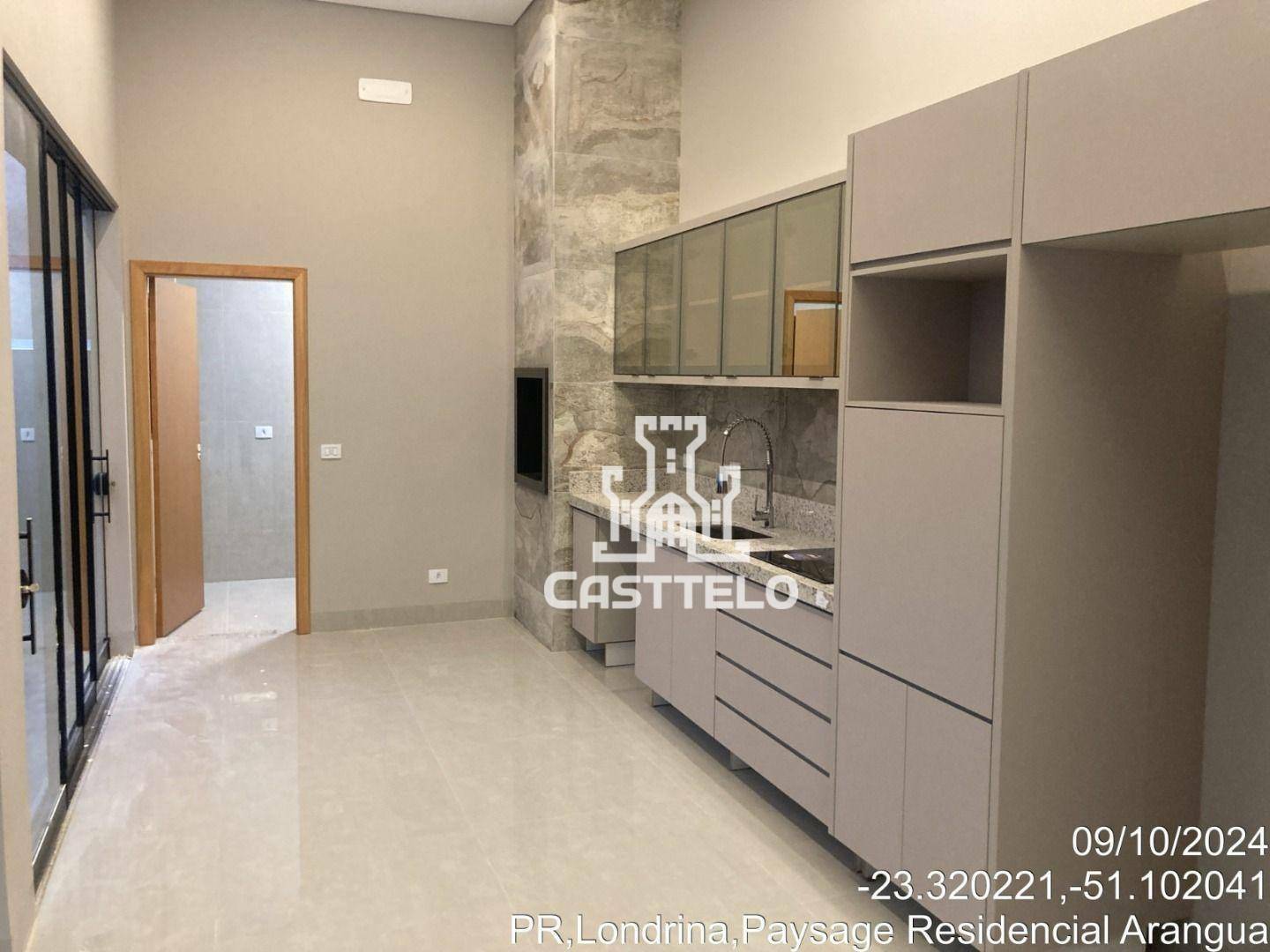 Casa à venda com 3 quartos, 140m² - Foto 1