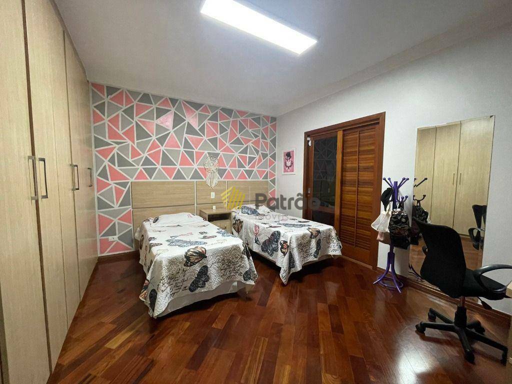 Casa à venda com 4 quartos, 510m² - Foto 3