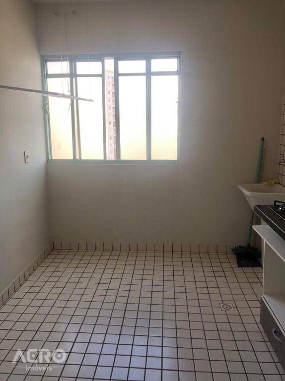 Apartamento à venda com 3 quartos, 65m² - Foto 1