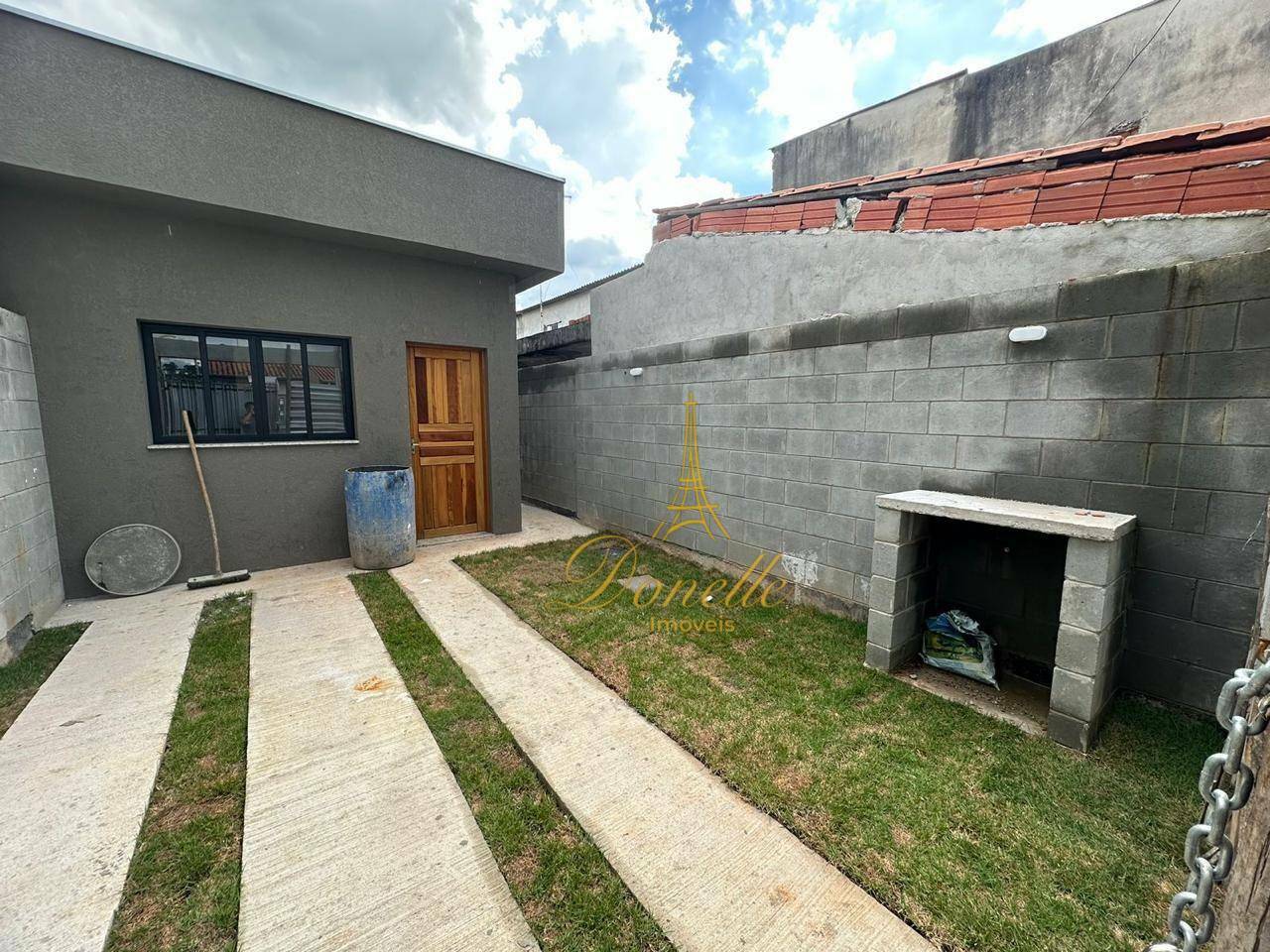 Casa à venda com 3 quartos, 69m² - Foto 2