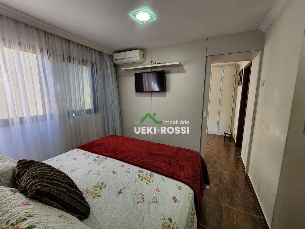 Casa à venda com 3 quartos, 240m² - Foto 9