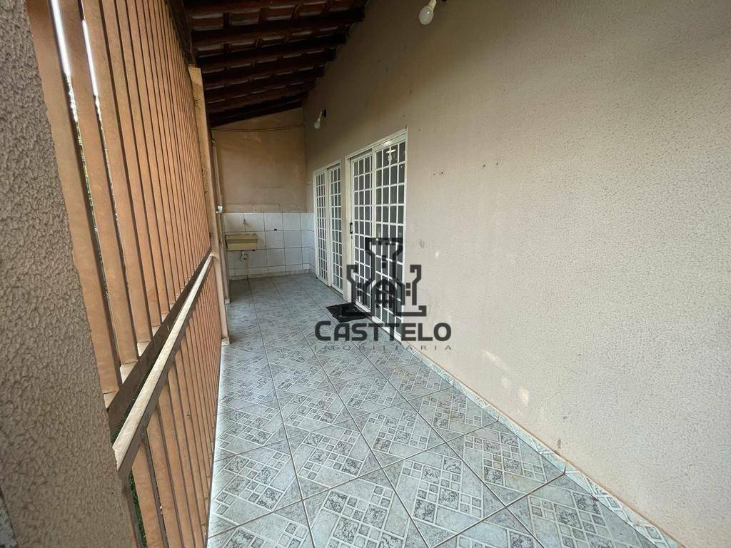 Casa à venda com 5 quartos, 180m² - Foto 3