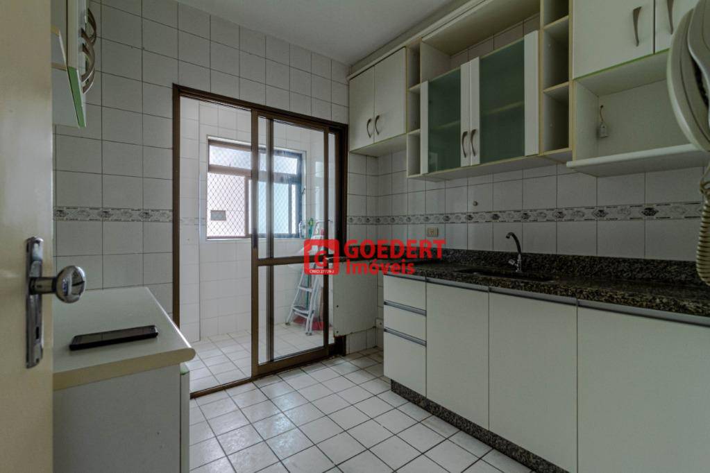 Apartamento à venda com 3 quartos, 86m² - Foto 4