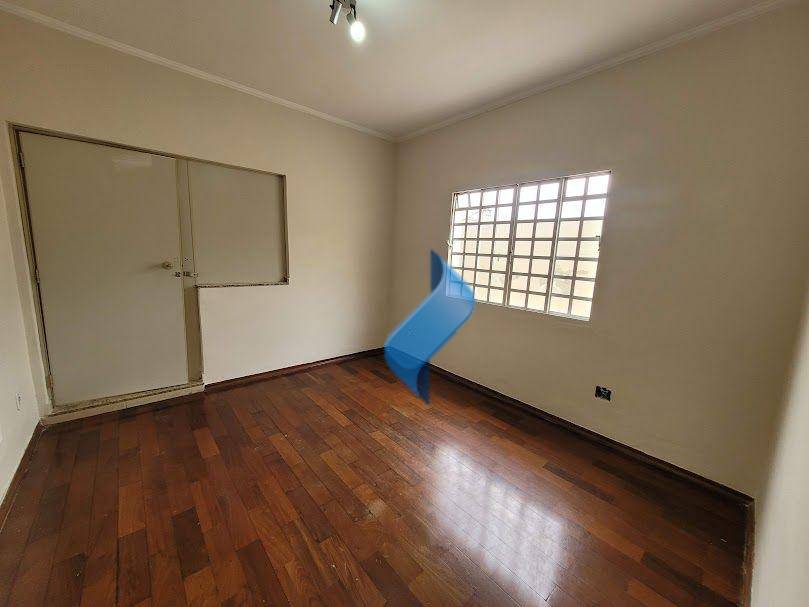 Casa para alugar com 6 quartos, 262m² - Foto 23