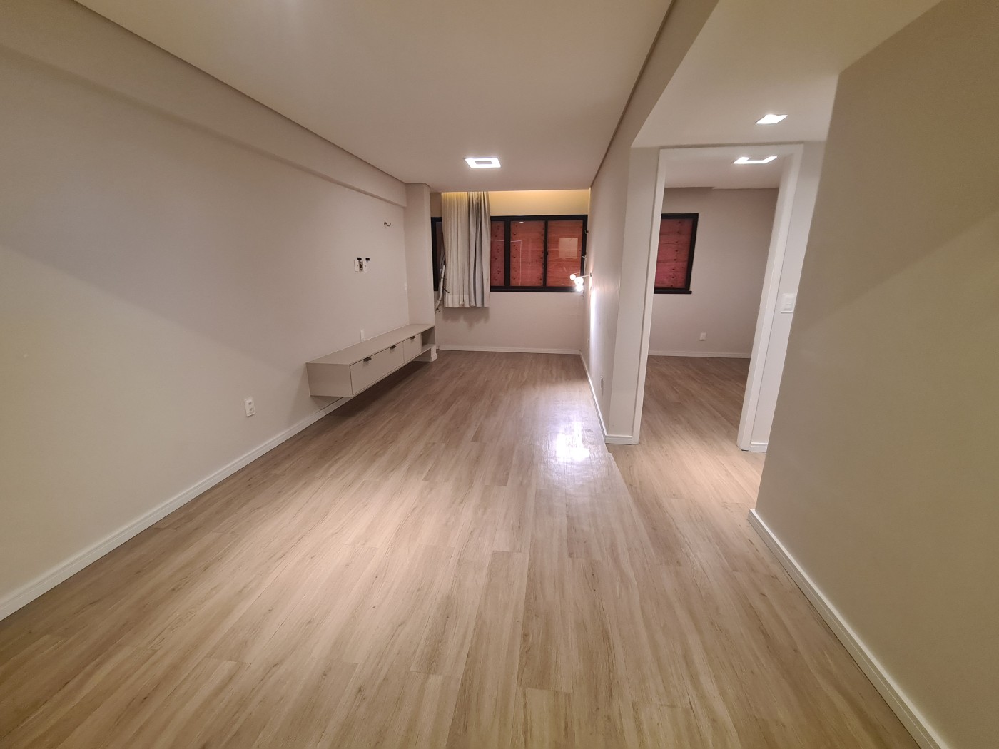 Apartamento à venda com 2 quartos, 70m² - Foto 2