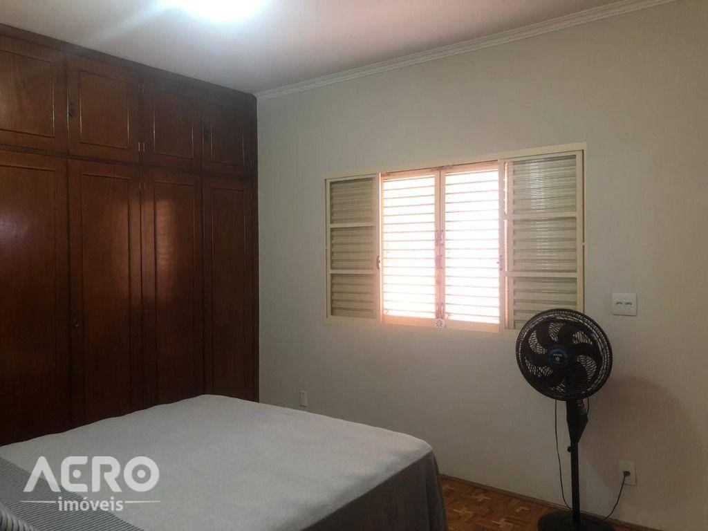Casa à venda com 3 quartos, 251m² - Foto 18