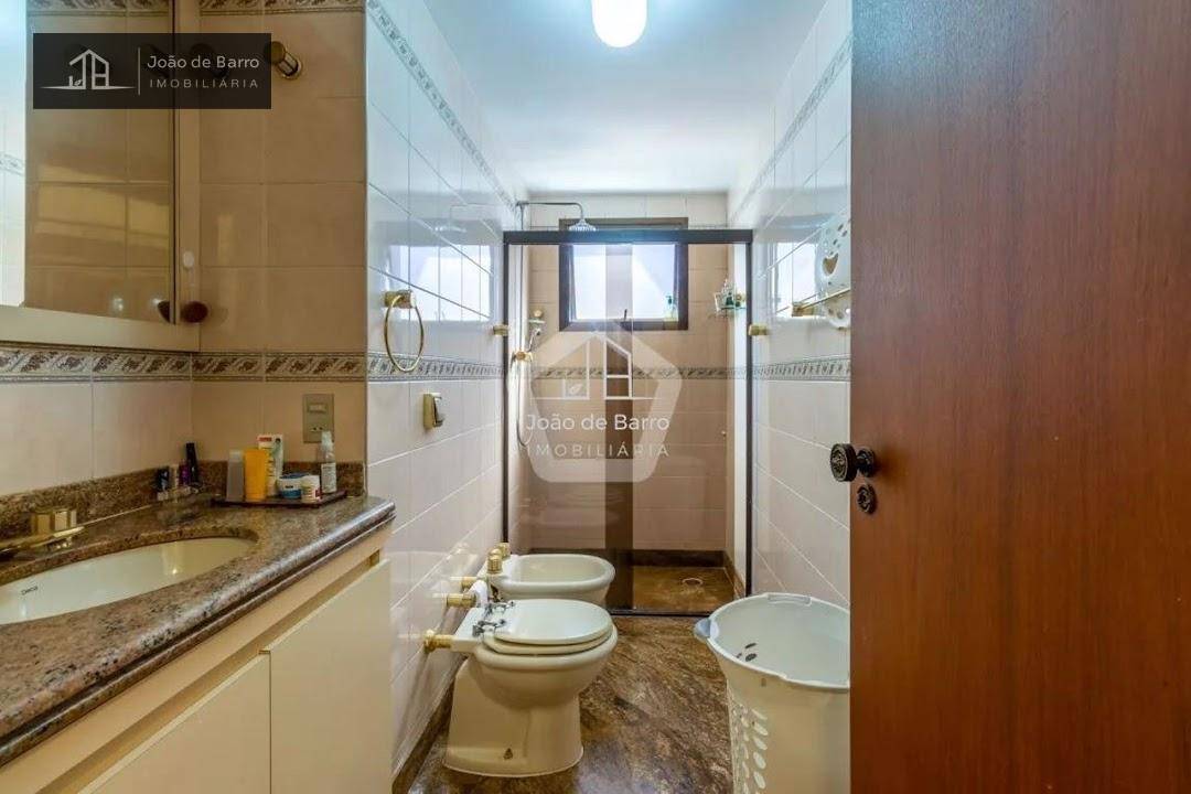 Apartamento à venda com 4 quartos, 225m² - Foto 18