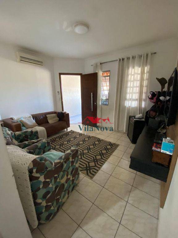 Casa à venda com 3 quartos, 98m² - Foto 1