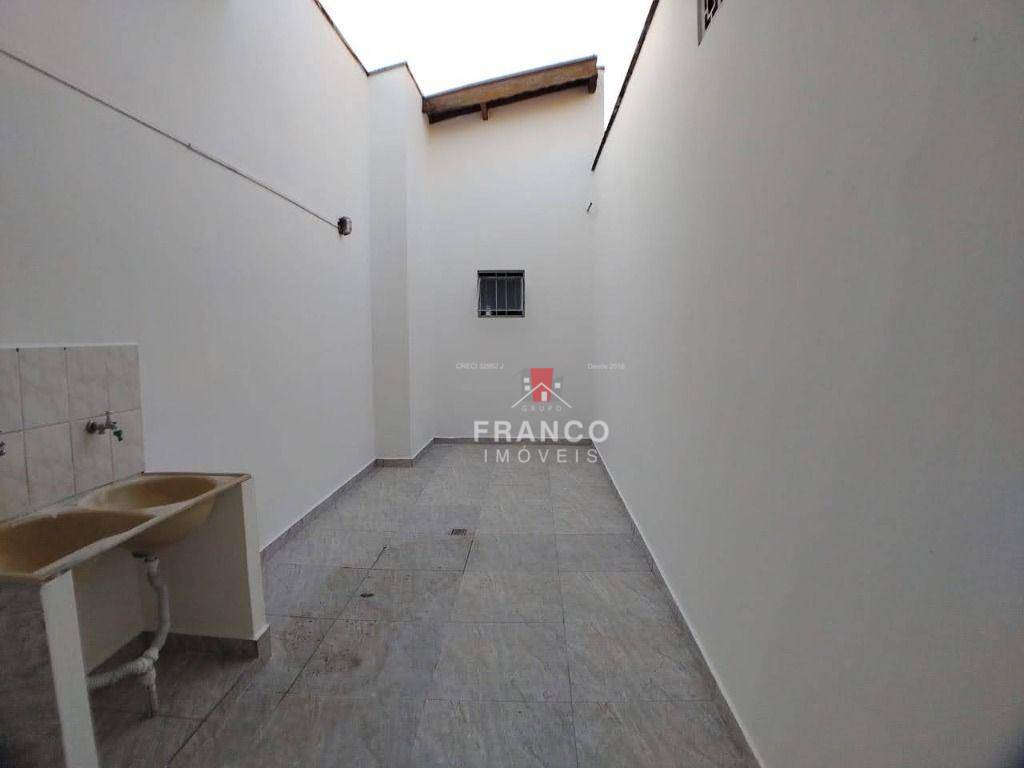 Casa para alugar com 2 quartos, 80m² - Foto 12