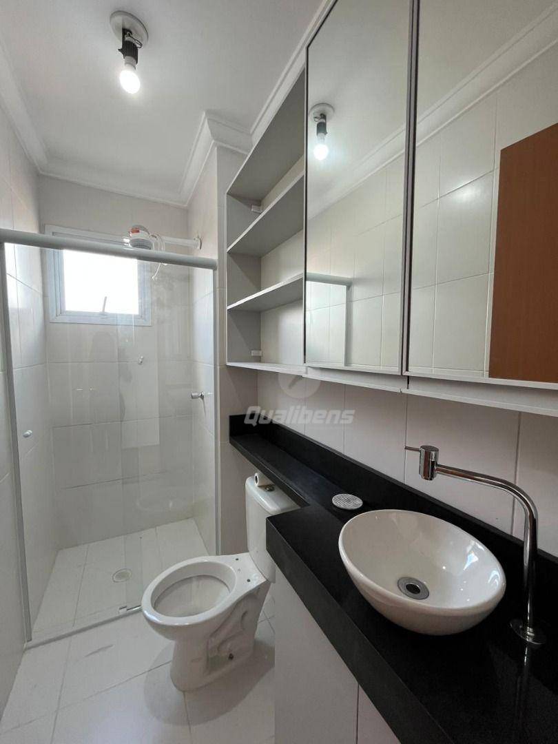 Apartamento para alugar com 2 quartos, 65m² - Foto 10