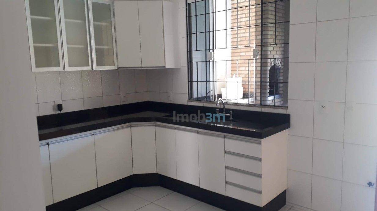 Sobrado à venda com 5 quartos, 300m² - Foto 4