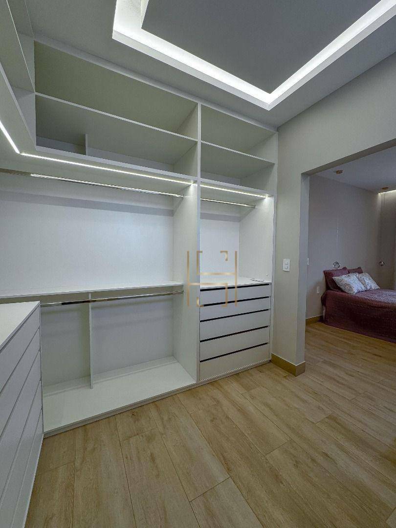 Casa à venda com 4 quartos, 250m² - Foto 10