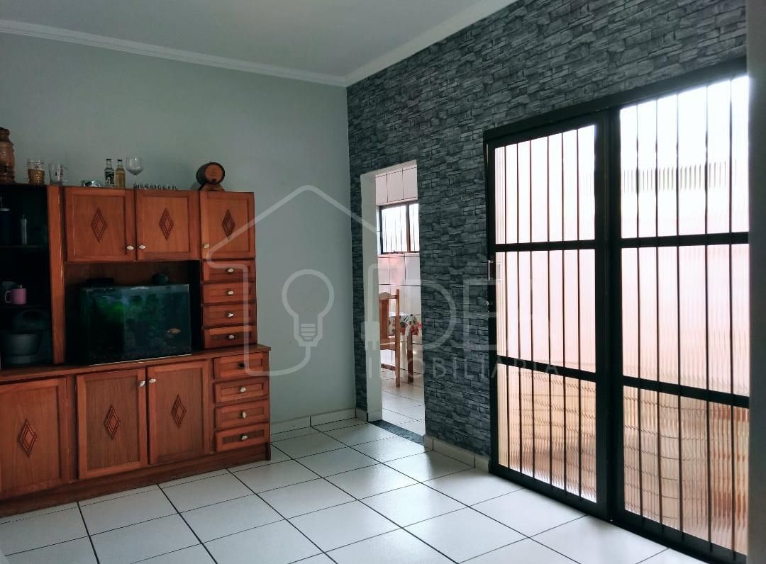 Casa à venda com 3 quartos, 214m² - Foto 4