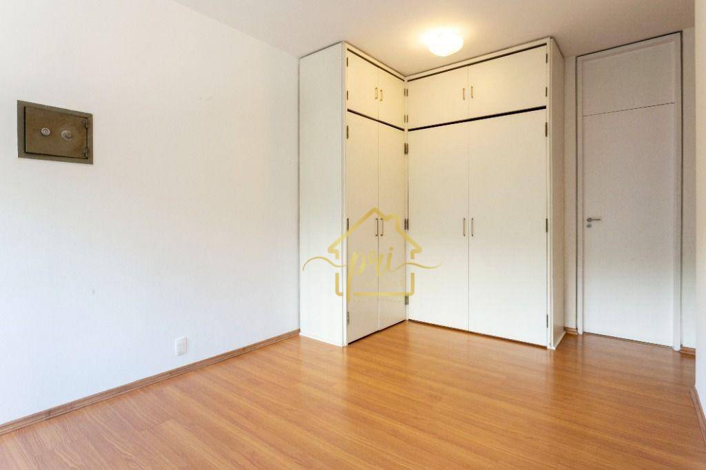 Apartamento para alugar com 3 quartos, 200m² - Foto 11